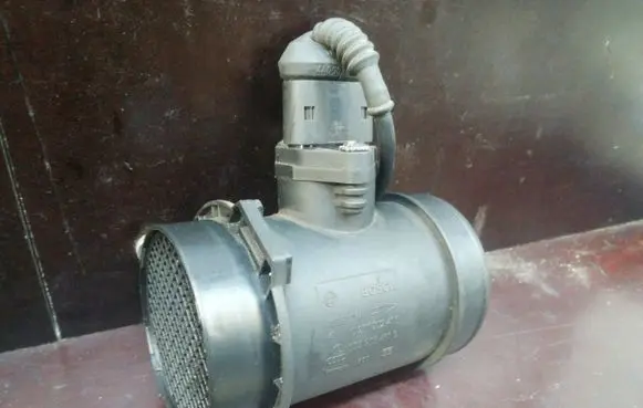 Audi A6 S6 C5 4B Mass air flow meter 059906461B