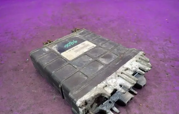 Volkswagen Transporter - Caravelle T4 Engine control unit/module ECU 