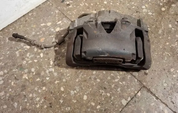Volvo S60 Front brake caliper 946