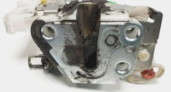 Citroen C1 Front door lock