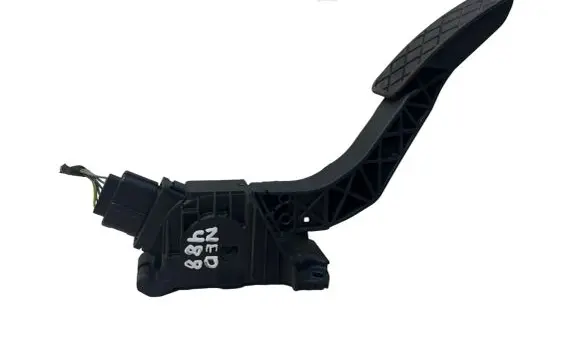 Accelerator throttle pedal