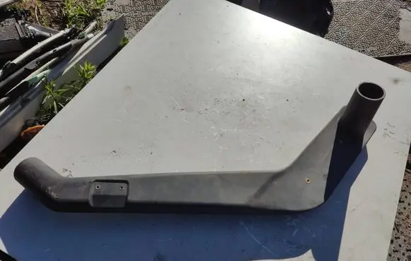 Jeep Grand Cherokee (WK) Air intake duct part