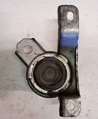Volvo S80 Engine mount bracket 30636633