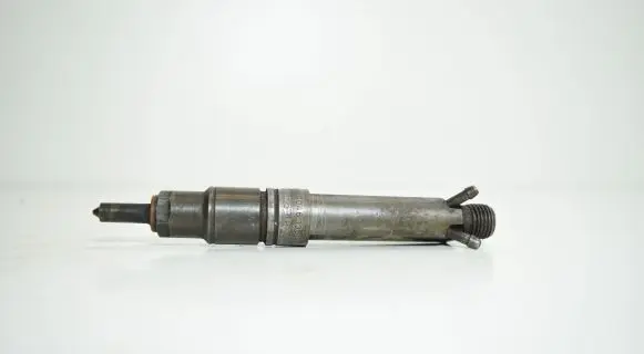 Audi A6 S6 C4 4A Fuel injector 046130201B