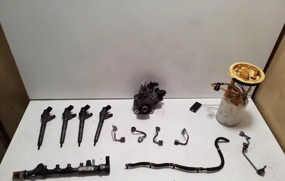 Audi Q3 8U Fuel injection system set 0445110369 03L130277J 0445010529