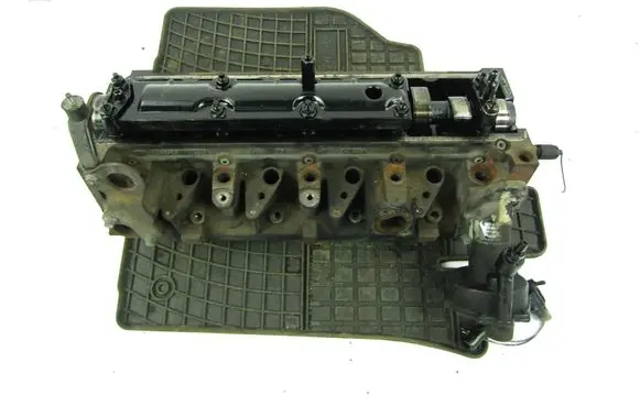 Ford Focus C-MAX Engine head 