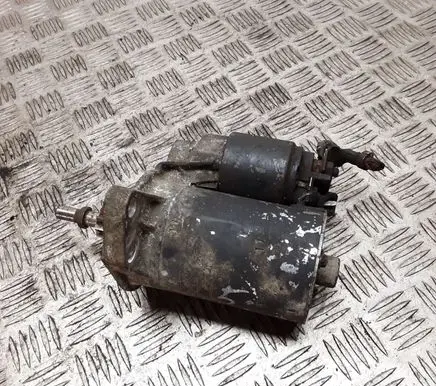 Volkswagen Golf III Starter motor 303222721