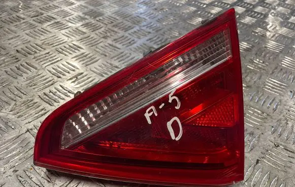 Audi A5 8T 8F Tailgate rear/tail lights 8T0945094