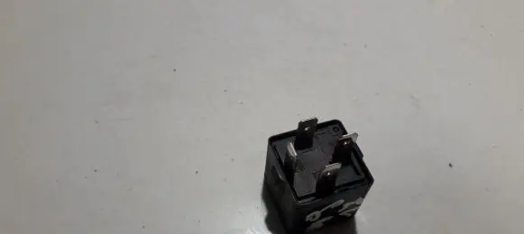 Mitsubishi Space Star Other relay MB953381