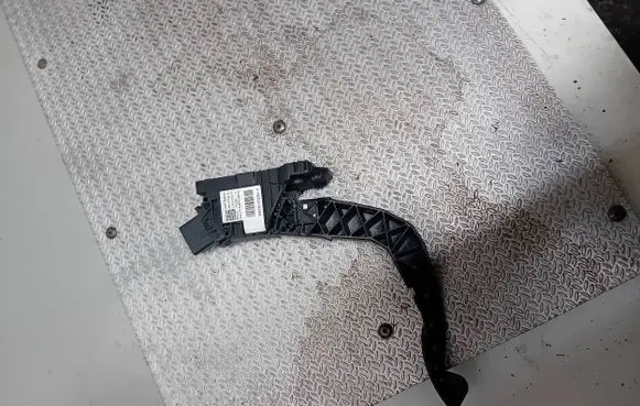 Peugeot 208 Accelerator throttle pedal 9827704480 6PV01352401 86SS520152264