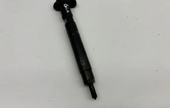 Mercedes-Benz GLA W156 Fuel injector A6510702387