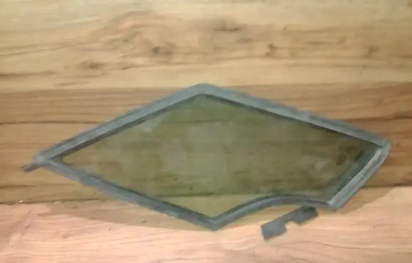 Mercedes-Benz A W168 Front door vent window glass four-door 