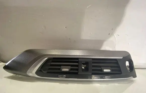 BMW X3 G01 Dash center air vent grill 9371467 00399 6422