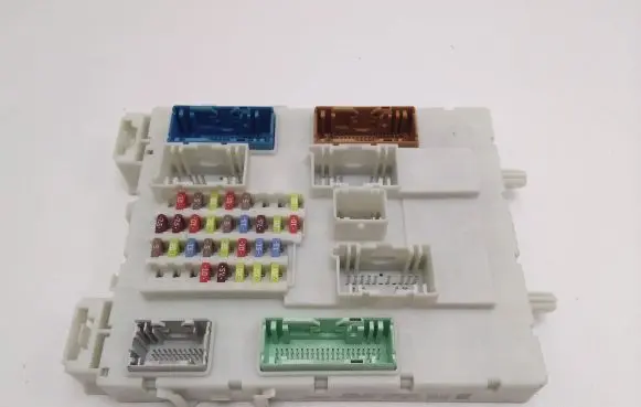 Ford Kuga II Fuse module DE12561 DV6T14A073FK