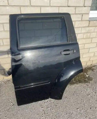 Dodge Nitro Rear door