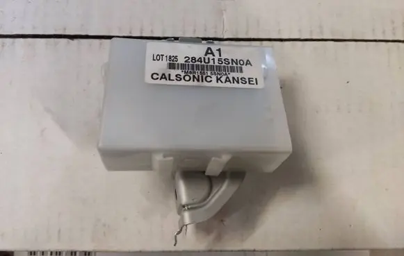 Nissan Leaf I (ZE0) GPS navigation control unit/module 284U15SN0A L0T1825 M8R1551