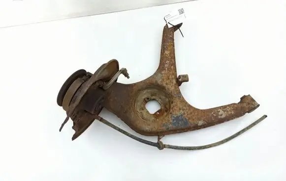 Rear wheel hub spindle/knuckle