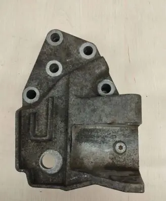 Land Rover Freelander 2 - LR2 Engine mount bracket 9604976590