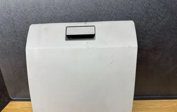 Dodge Caliber Glove box lid/cover 62071070256A