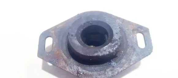 Peugeot 307 Engine mount bracket