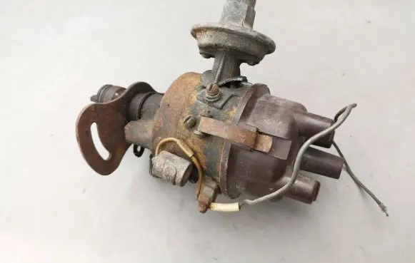GAZ 24-10 Spark distributor 168401