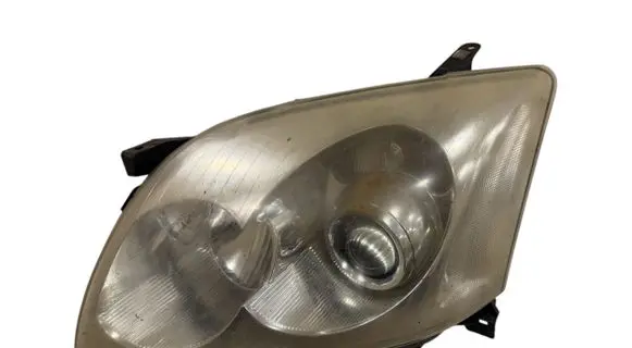 Toyota Avensis T250 Headlight/headlamp