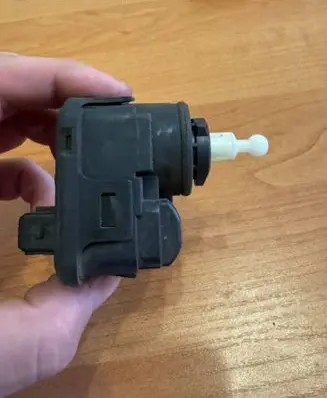 Nissan Terrano Headlight level adjustment motor 00728249