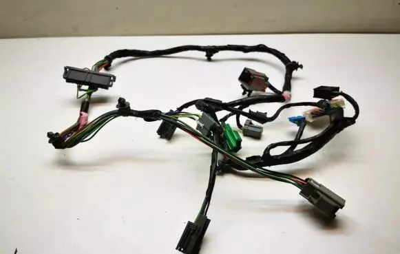Chrysler 300 - 300C Front door wiring loom 05087162AA