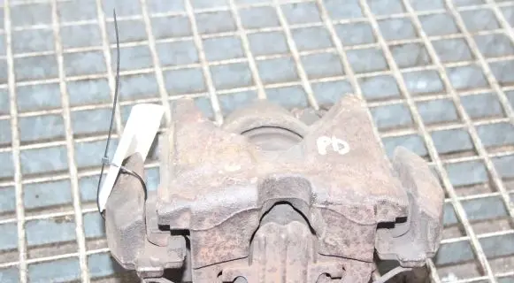 BMW 1 E81 E87 Front brake caliper 6776528