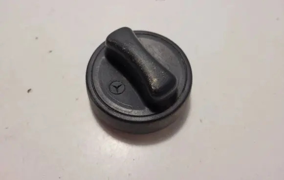 Mercedes-Benz S W140 Fuel tank filler cap 1404700005