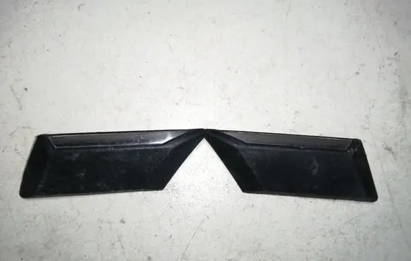 Rear fender molding trim