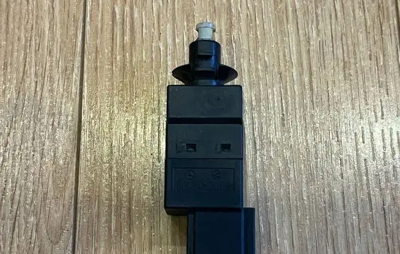 Mercedes-Benz A W168 Brake pedal sensor switch 0015452009