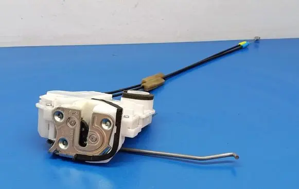 Mitsubishi ASX Front door lock A0472218