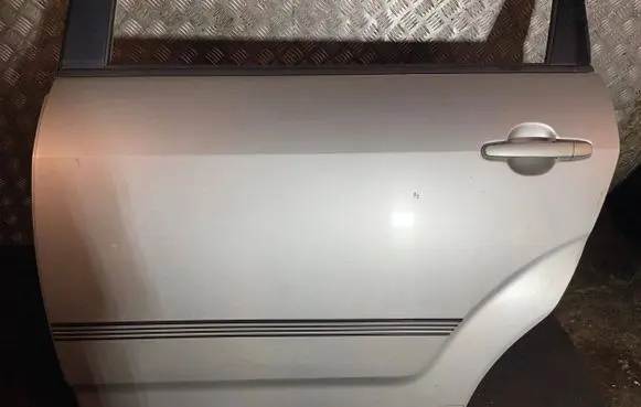 Toyota Corolla Verso E121 Rear door