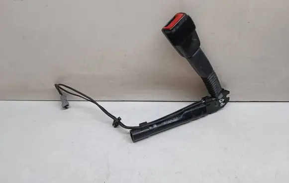 BMW 1 E82 E88 Front seatbelt buckle 7213564