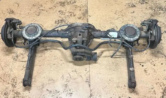 Jeep Cherokee III KJ Rear axle beam 