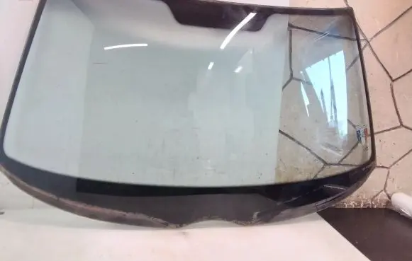 Mercedes-Benz E W210 Front windscreen/windshield window 43R00087
