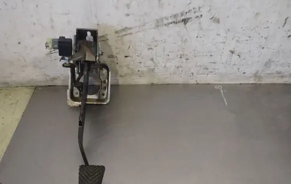 KIA Sportage Brake pedal 