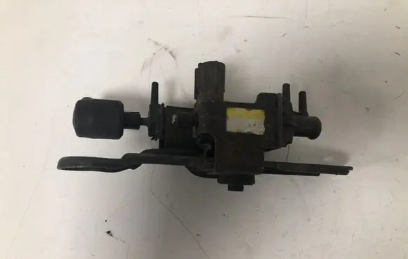 Toyota Avensis T250 Turbo solenoid valve 2581964120