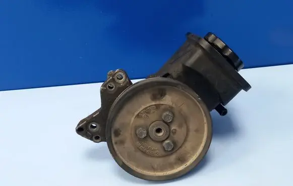 BMW 5 E39 Power steering pump 1928100271