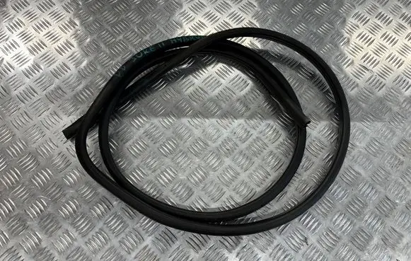 Nissan Juke II F16 Front door rubber seal PU15929