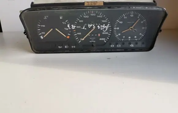 Volkswagen PASSAT B3 Speedometer (instrument cluster) 357919033R 6160462005