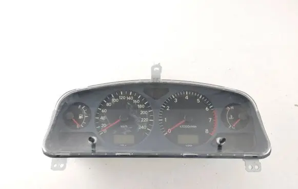 Toyota Avensis T220 Speedometer (instrument cluster) 8380005280