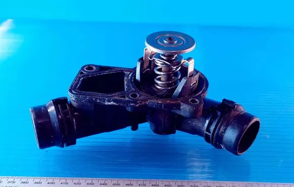 BMW 5 E60 E61 Thermostat 209110170 H215