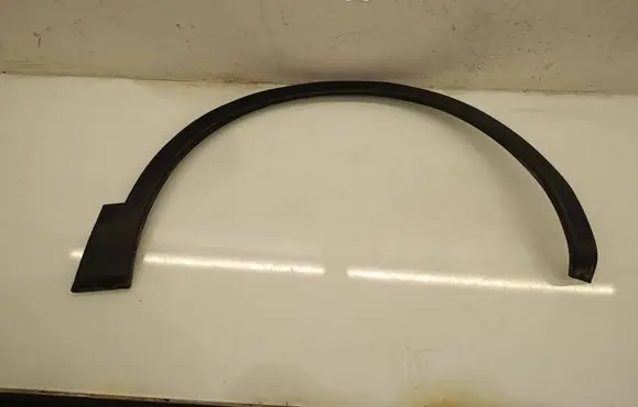 Nissan Qashqai+2 Front arch trim 