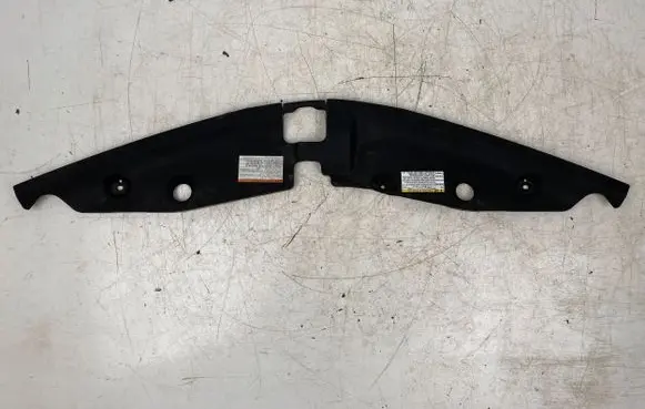 Engine bonnet/hood lock trim molding