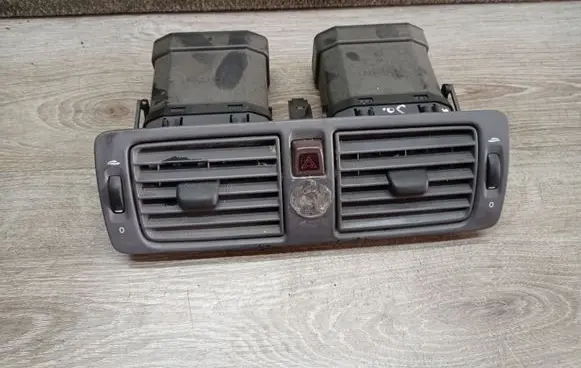 Volvo V50 Dash center air vent grill 30739296