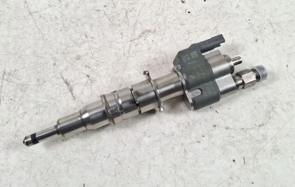 BMW 1 E81 E87 Fuel injector 7589048
