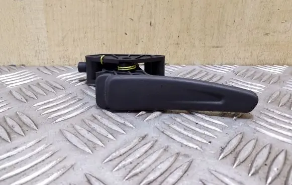 Engine bonnet (hood) release handle