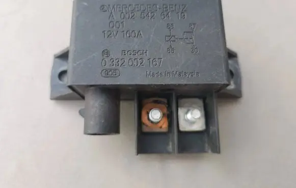 Mercedes-Benz C W203 Charging relay A0025426419 0332002167